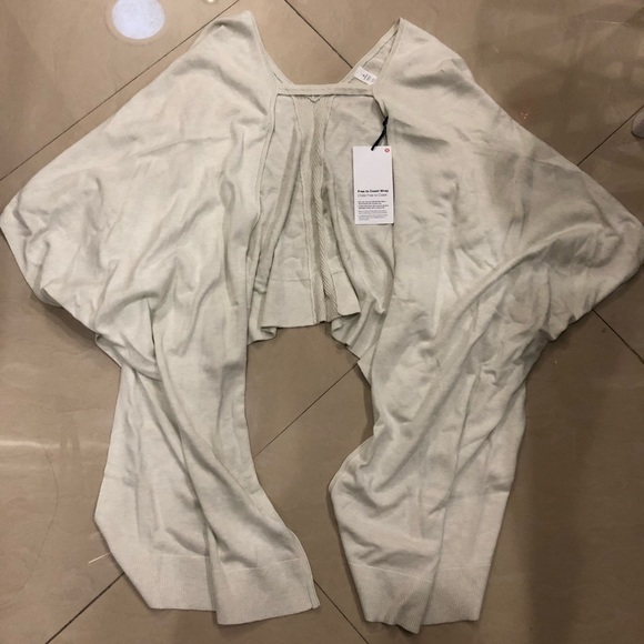 NWT Lululemon Free to Coast Wrap SOLD OUT $118 - Picture 3 of 8